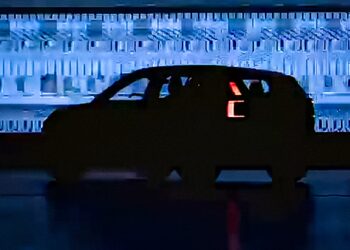 В Volvo раскрыли дату премьеры нового электрического кроссовера