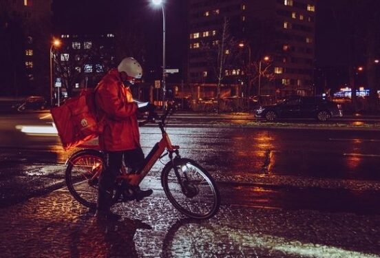 «Коммерсант»: Курьеры «Яндекс.Еды» запланировали пятидневную забастовку