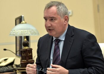 Помощник Рогозина сообщил о ранении политика в Донецке