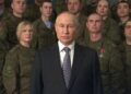 Путин записал новогоднее обращение к россиянам в окружении военных