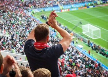 Уйти из УЕФА или не играть совсем?