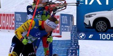 Бельгийский биатлонист во время гонки Кубка мира направил себе винтовку в лицо