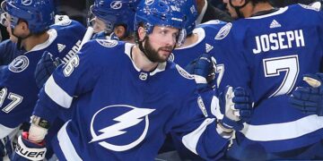 Никита Кучеров забил 15-й гол в сезоне НХЛ