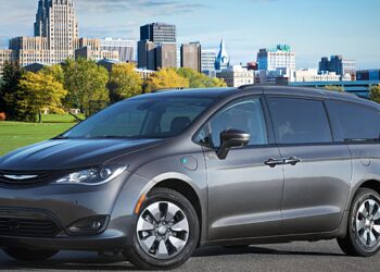 Stellantis отзывает 76 тыс. гибридных минивэнов Chrysler Pacifica