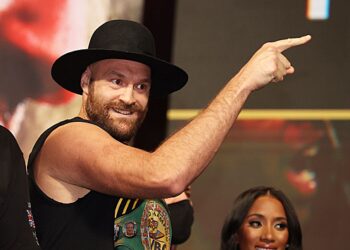 Фьюри: если Усик не подпишет контракт на бой века, я проведу поединок с Нганну