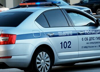 ГИБДД РФ начнет лишать прав за синие наклейки на автомашине