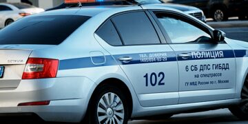 ГИБДД РФ начнет лишать прав за синие наклейки на автомашине