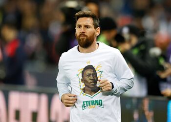 Роналдиньо поделился мнением о будущем Месси