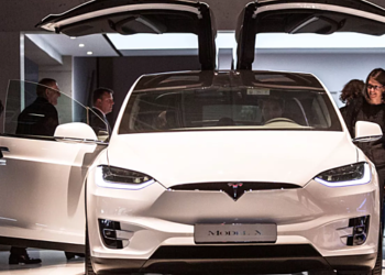 Акции европейских автогигантов рухнули после заявления Tesla