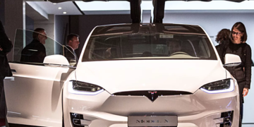 Акции европейских автогигантов рухнули после заявления Tesla