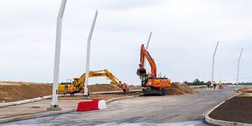 Около 100 км дорог построят в Москве до конца года