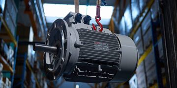 Собянин: в Москве представят двигатель для гоночного автомобиля