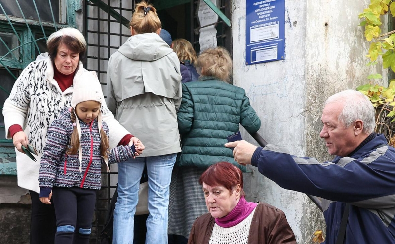 
                    Эксперты предложили способ преодолеть «ловушку бедности» в России

                