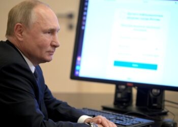 «Коммерсант»: Кремль готовится к участию Путина в выборах 2024 года