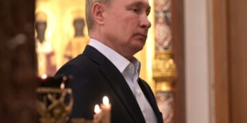 Путин посетил богослужение в Благовещенском соборе Московского кремля