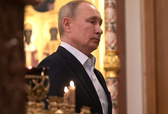 Путин посетил богослужение в Благовещенском соборе Московского кремля