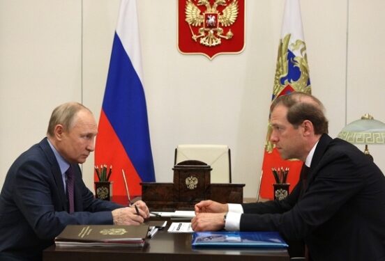 Путин предложил Мантурову «не валять дурака» из-за заказов на самолеты