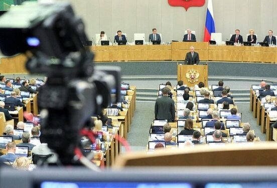 В Госдуме предложили сделать службу в ВС РФ обязательной для госслужащих