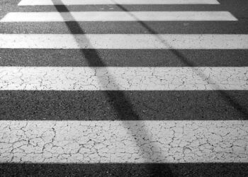 В Сочи водитель BMW на пешеходном переходе сбил насмерть 14-летнюю девочку