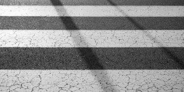 В Сочи водитель BMW на пешеходном переходе сбил насмерть 14-летнюю девочку