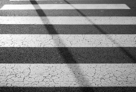 В Сочи водитель BMW на пешеходном переходе сбил насмерть 14-летнюю девочку