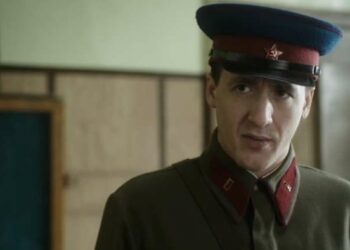 В список иностранных агентов включили актера Артура Смольянинова и журналиста Артемия Троицкого