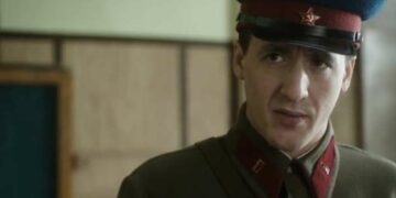 В список иностранных агентов включили актера Артура Смольянинова и журналиста Артемия Троицкого