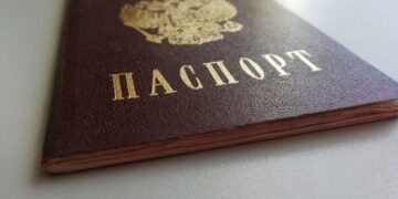 Число получивших российское гражданство снизилось в 2022 году впервые за три года