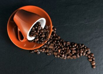 Эндокринолог рассказала, можно ли пить кофе на ходу