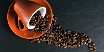 Эндокринолог рассказала, можно ли пить кофе на ходу