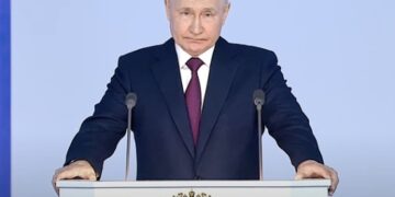 Путин предложил давать участникам СВО двухнедельный отпуск раз в полгода