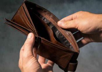 Росстат: По итогам прошлого года доходы россиян упали на 1%