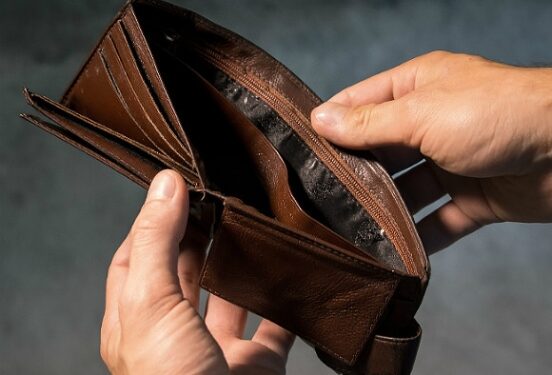 Росстат: По итогам прошлого года доходы россиян упали на 1%