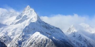 В Домбае спасатели эвакуировали 36 туристов, застрявших на канатке