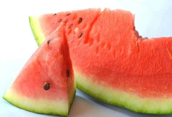 Эксперт рассказала, какие продукты вызывают отеки с утра