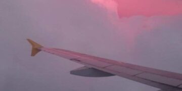 Летевший в Москву из Владивостока самолет экстренно сел в Иркутске