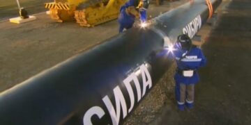 Российская нефть утечет с «потолка» на восток