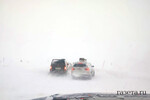 Сутки в снежном плену. Более 30 машин застряли по дороге из Териберки в Мурманск 
