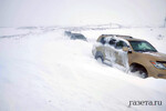 Сутки в снежном плену. Более 30 машин застряли по дороге из Териберки в Мурманск 