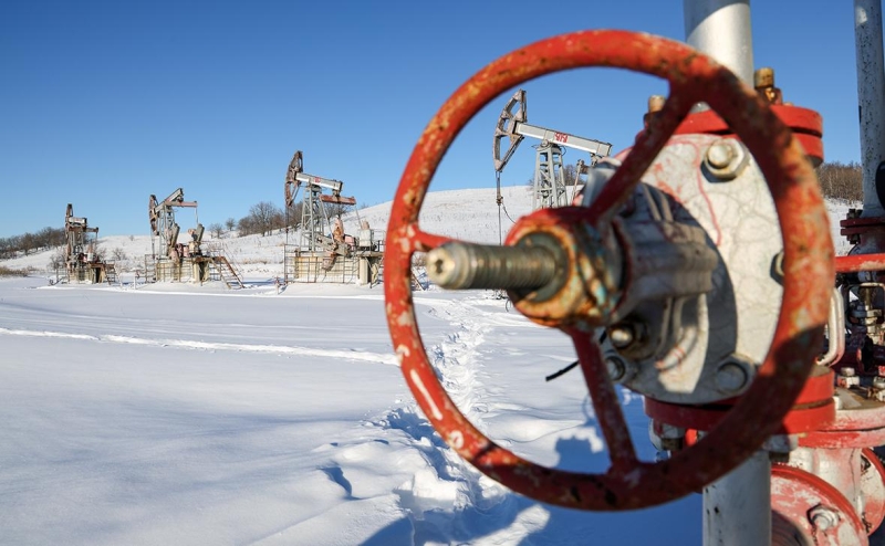 
                    В США заявили, что потолок цен на нефть из России «работает хорошо»

                
