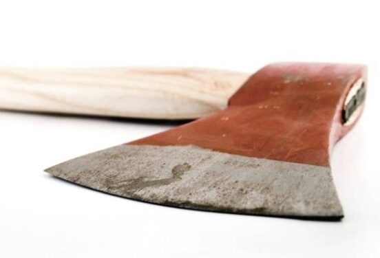 В Забайкальском крае пьяный мэр города напал с топором на полицейских