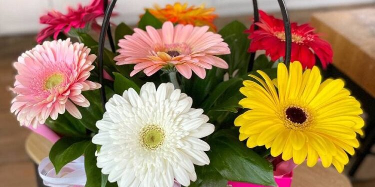 Выбор букетов для учителей на последний звонок