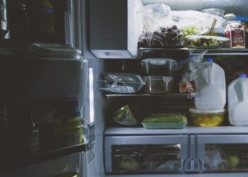 Эндокринолог рассказал, о каких проблемах со здоровьем говорит желание есть по ночам