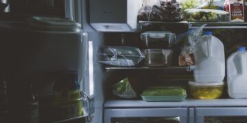 Эндокринолог рассказал, о каких проблемах со здоровьем говорит желание есть по ночам