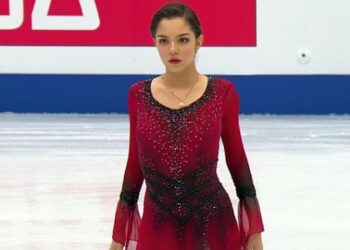 Фигуристка Медведева озвучила причину завершения профессиональной карьеры