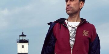 Минюст внес в реестр иноагентов лидера рок-группы «Ногу свело!» Максима Покровского