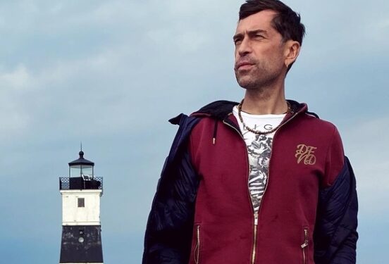 Минюст внес в реестр иноагентов лидера рок-группы «Ногу свело!» Максима Покровского