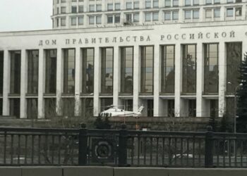 Правительство РФ отозвало поправки о повышенных налогах для работающих из-за границы