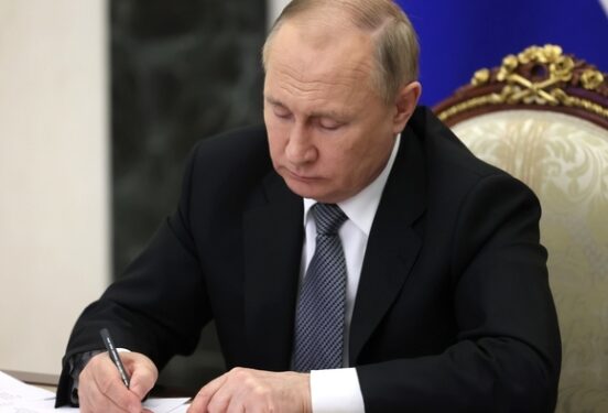 Путин освободил от должности второго замглавы МЧС за неделю