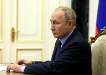 Путин заявил, что Россия не будет уходить на самоизоляцию